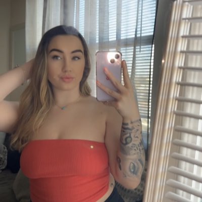 leaaahrenayeee's tweet photo. #NewProfilePic https://t.co/Pq7a5X7RjB