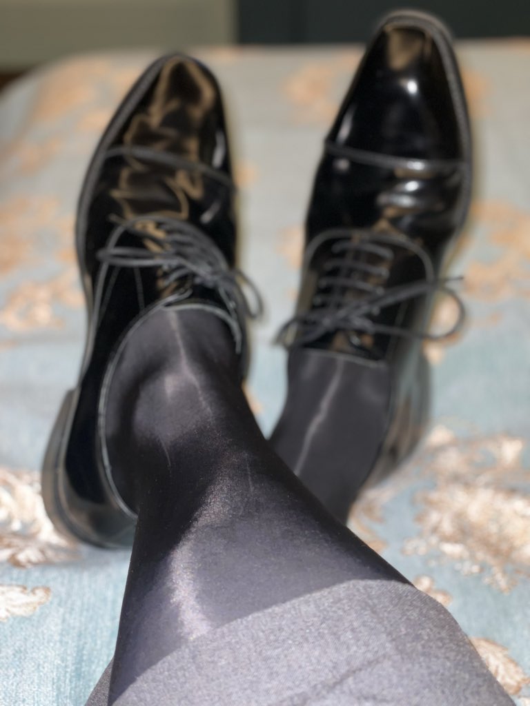 正装大魔王 on Twitter: 穿镜面丝袜操人都比较猛