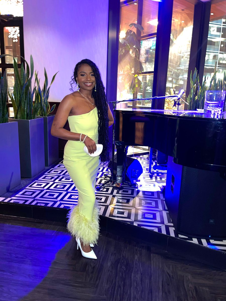 LettaEvette_'s tweet image. My birthday was everything I wanted it to be 💕👑 #Lostfiles 📸🥂🍾