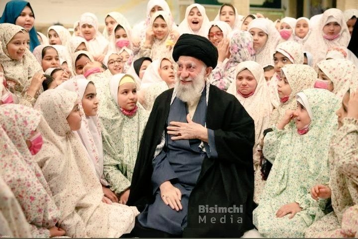 AfsrJng's tweet photo. بدون شک وقتی آیندگان تاریخ را ورق میزنند بیش تر از ما قدر #آیت_الله_خامنه‌ای را خواهند دانست

#فضایل_امیرالمومنین 
#روز_مرد_مبارک https://t.co/ninTswFz2U