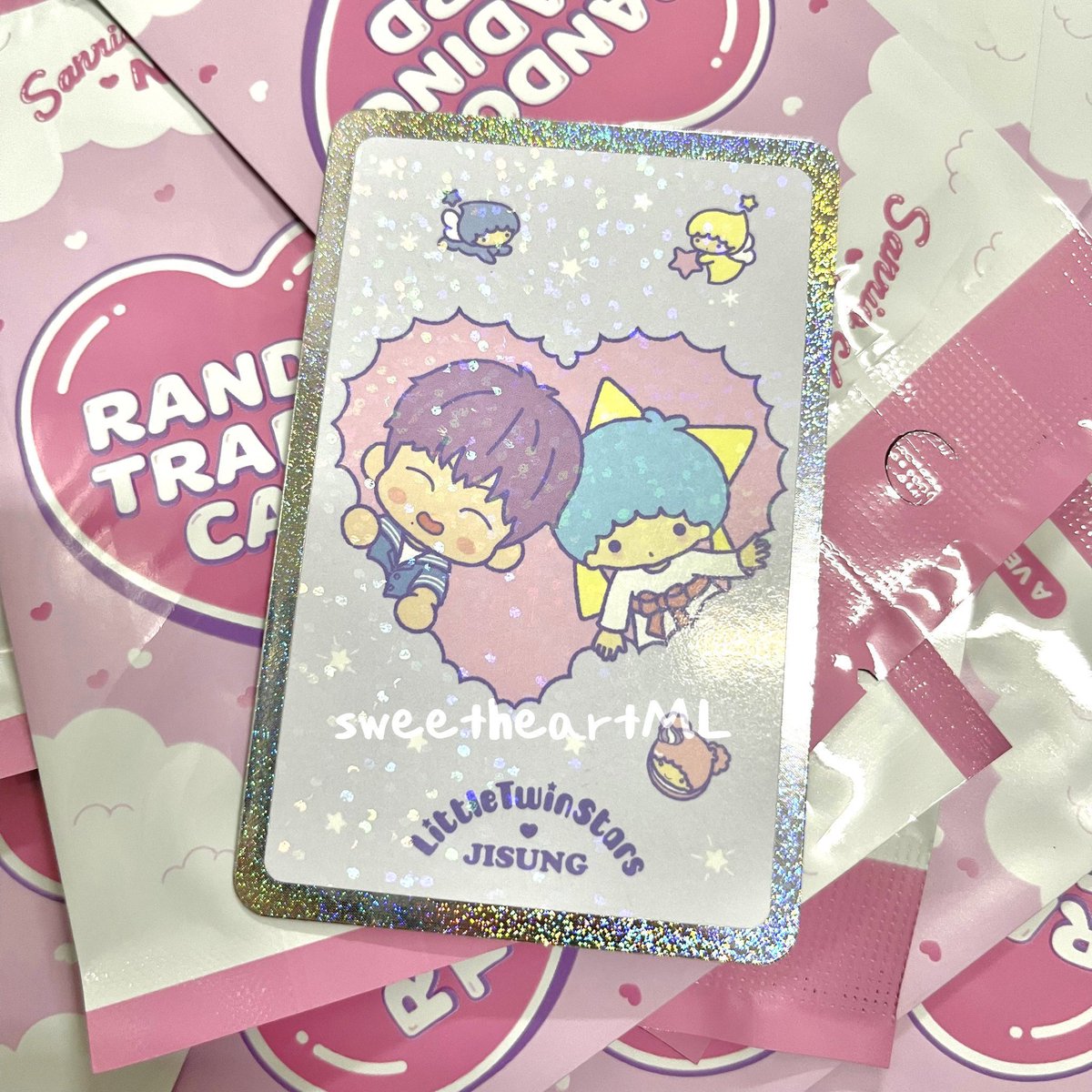 sweetheartML's tweet photo. pls rt ; การ์ดพร้อมส่ง🫶🏻

NCT Sanrio Trading card ver. A
การ์ด สเป จีซอง

ꕤ 400 บาท รวมส่ง📪

ใครสนใจ dm ค่ะ

#ตลาดนัดnct #ตลาดนัดnctdream https://t.co/uitWme5nmg