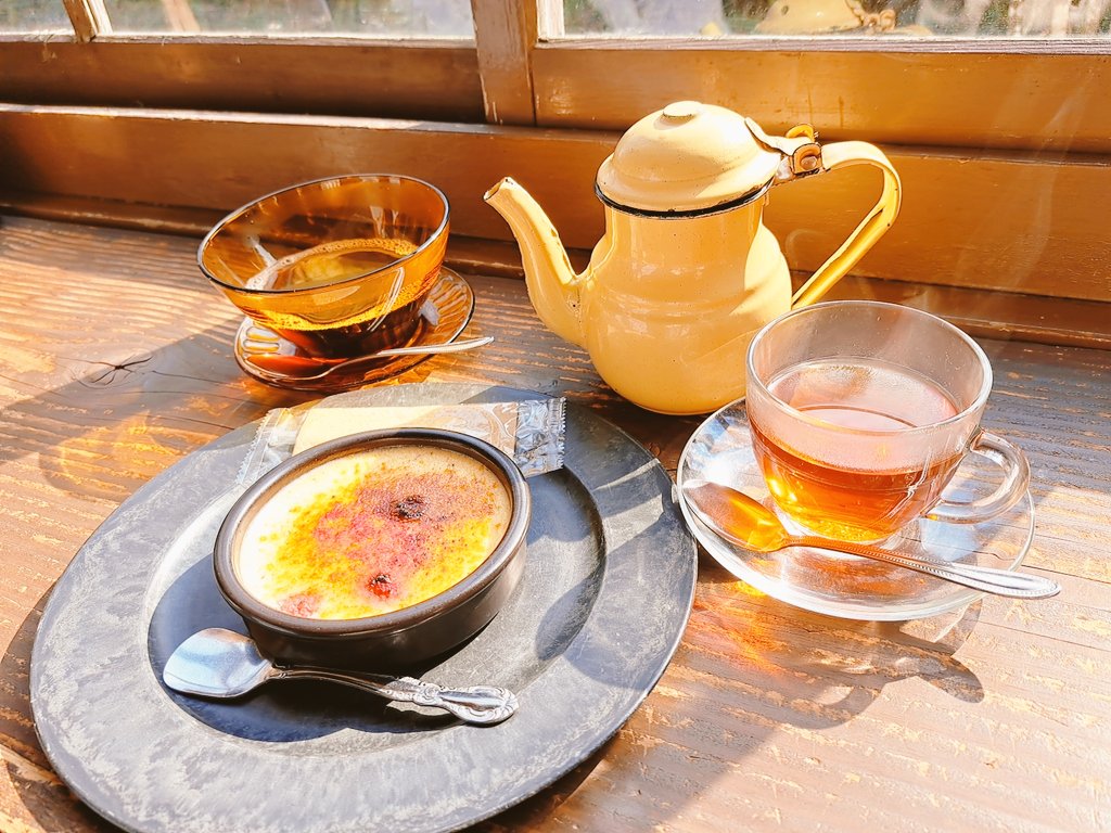 「親とカフェ来た('▽`)いつもコーヒーしか飲まないのでたまにはアールグレイティー」|神Lv方向音痴のイラスト