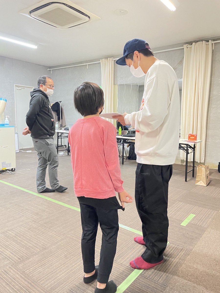 yoshimotostage's tweet image. #5BRAIN🧠 
#とろサーモン 村田班⭕️

稽古中、和気藹々✨
とろくん、とわくん、小川ちゃん、
たつろうくんの愛称で呼び合ってます🌟

観終わったあと
ぐっと背中を押された気持ちになります😌

皆様是非 #下北沢 #楽園 で💨

🟢チケットぴあ🟡
t.pia.jp/pia/ticketInfo…