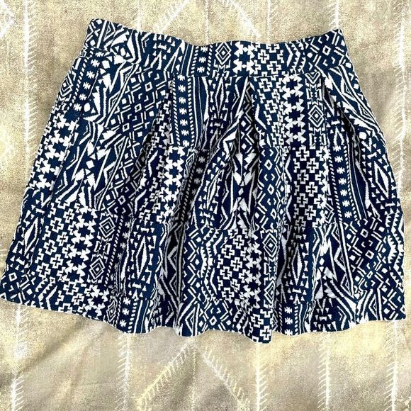 remattusa's tweet photo. So good I had to share! Check out all the items I'm loving on @Poshmarkapp #poshmark #fashion #style #shopmycloset #xhilaration #7thavenue #raisins: https://t.co/ZYXce51w38 https://t.co/QbXBrpTeTP