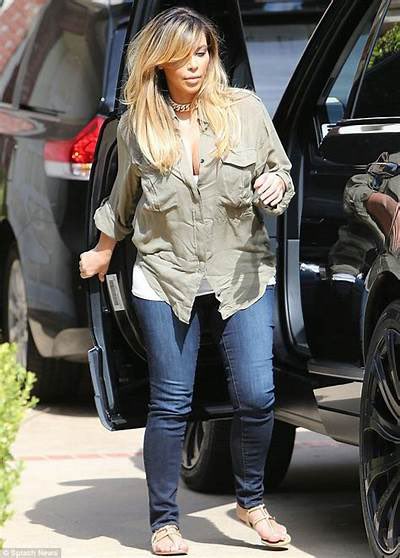 JonathanKimble's tweet image. The car looks the same in both pictures, but…  #Hollywood #reality #clownworld