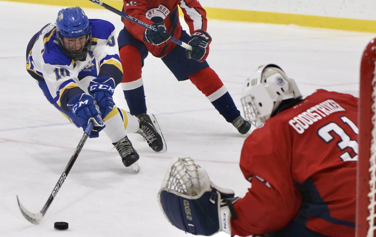 lasportspage's tweet photo. Took some pics as @lahounds1 hosted CRAA Gold of Calgary in #SCAHL play Friday night in #yql #Lethbridge https://t.co/Yt34p4Q92s