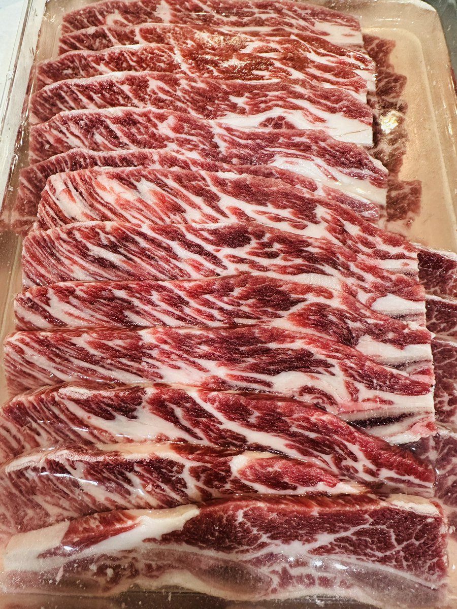 JPdaCheerleader's tweet photo. Preparing some short ribs for Korean  bbq dinner tomorrow to join the group’s first ski weekend at Copper Mountain!! A 1/3 is already in Leadville and other 1/3 including me is joining tmr! Can’t wait! 🙌🎿#chemistwhocooks #notyet https://t.co/UAigY4L1cn