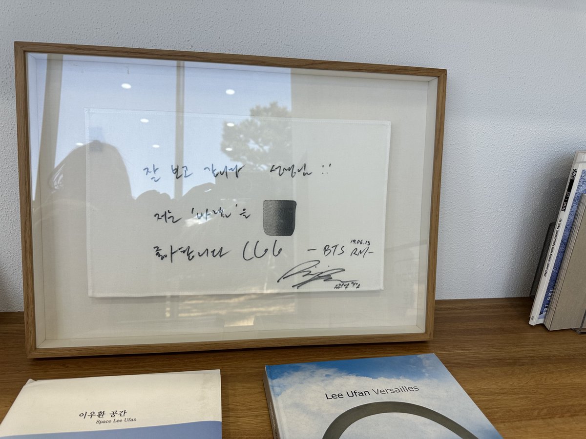 At the Busan Museum of Art’s @takashipom & Space LeeUFan exhibits 💜
#KimNamjoon #BTS 
#BTSARMY @BTS_twt