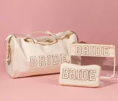 ✨ GIVEAWAY ✨ County Wedding Magazine readers have the chance to win a @teamhen Bride bag bundle including a make up bag, weekend bag and travel bag worth £68! For your chance to win, tick the box marked ‘Team Hen’ on the giveaway form. county.wedding/giveaways