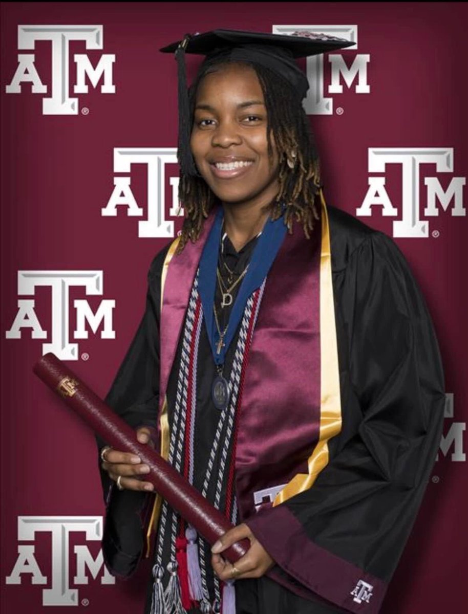 sloeburn44's tweet photo. (late tweet) Congratulations Destiny 🎓Cum Laude
TAMU Fall 22 ⚖️ next up law school #TwoDegreesHotterAt20 https://t.co/p2wCK3FEX6