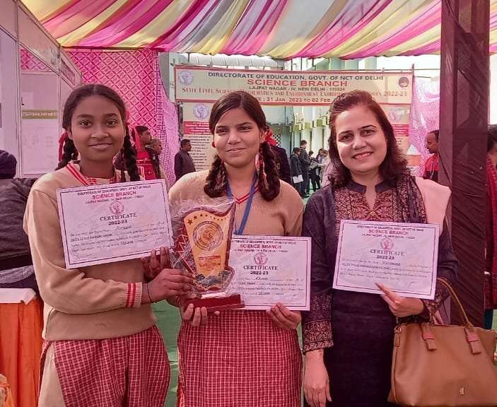 G1515030's tweet photo. "Dont wait untill you have reached your goal to be proud of every step you take towards reaching that goal." 

Feels immense pleasure to share that We stood 2nd in State level Science Exhibition. 

#delhigovtschools
@Dir_Education  @gupta_iitdelhi  @PbpandeyB  @Lalit_2Help https://t.co/7O264Wyok7