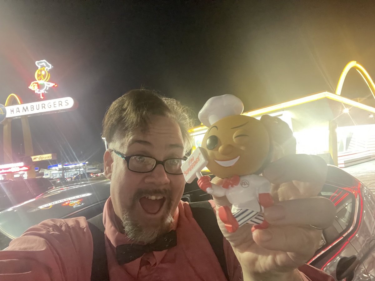 ChrisNicholsLA's tweet photo. My first Funko baby! How could I resist Speedee?! #downey #mcdonalds #speedee #neon https://t.co/mLnoyaj7yZ
