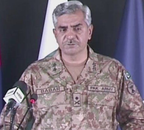 انکل بابر کو بھى کوئى بتاۓ کے ڈالر اور پیٹرول 300 کراس کرنے والے ہیں 😁👏👏