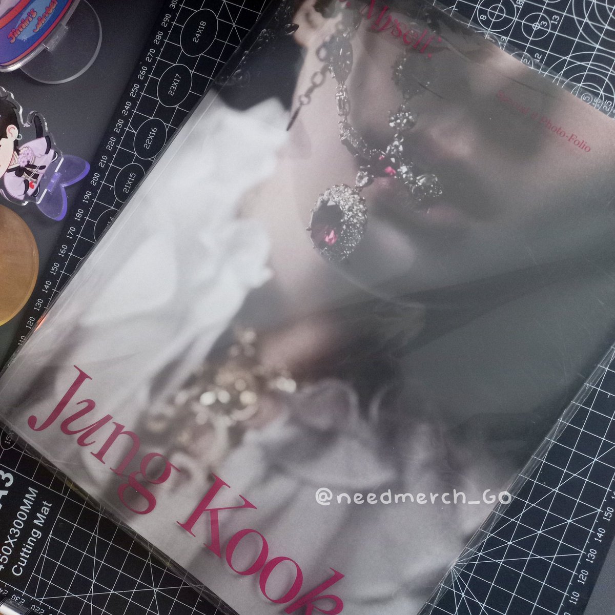 needmerch_GO's tweet photo. OPEN BID LELANG

— Photobook photo folio Jungkook : Me, Myself, and Time Difference

✨️ CONDI : baru, good condi, dan masih tersegel / sealed

- Mulai dari 200K
- Kelipatan 5K
- Include biaya packing
- Rules lain cek foto kedua

* wts sell jual PB JK ready ina indo https://t.co/NQVLgJierj