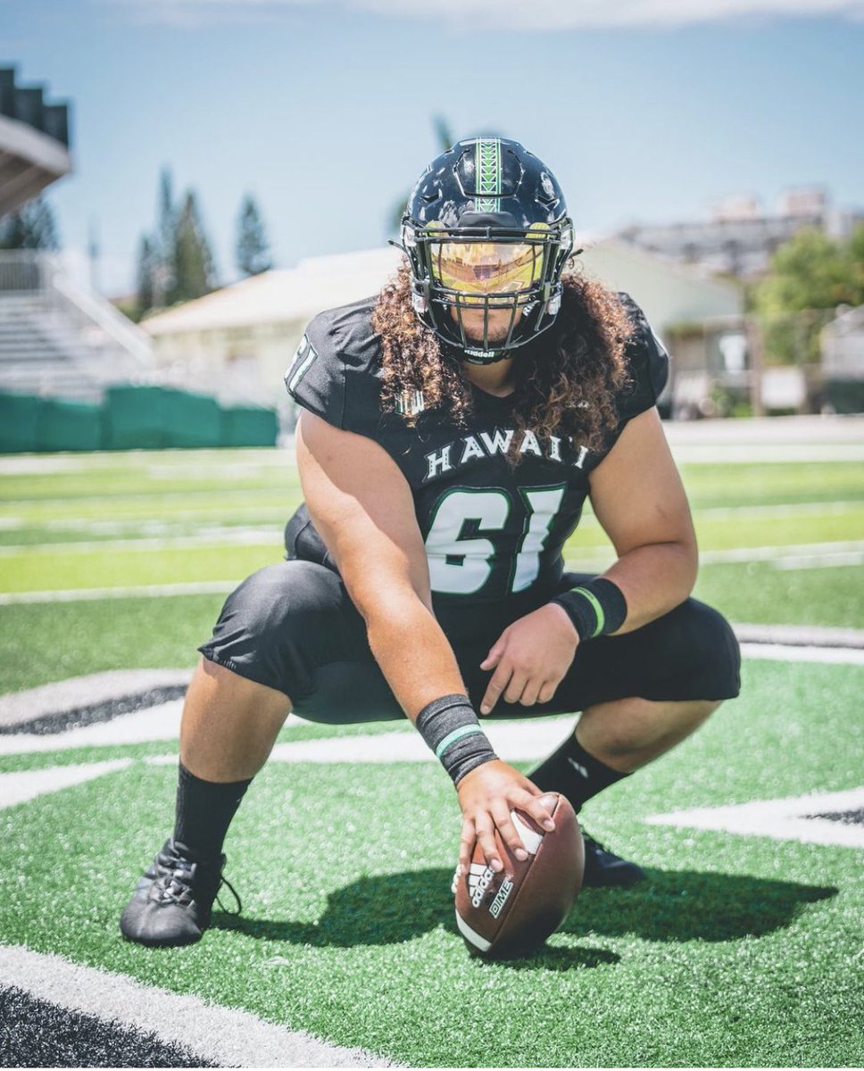 Jeremiahwhiteee's tweet photo. Mahalo Ke Akua! I am beyond blessed to have received another Division 1 offer from the University of Hawaiβi Mahalo coach @ursua05 @CoachYoro for this opportunity! @Kaimuki_Fb @CoachMoses_PAD @MrYosh7 @xTheDPGx @HawaiiFootball @CoachTimmyChang https://t.co/XIDt32hUa9