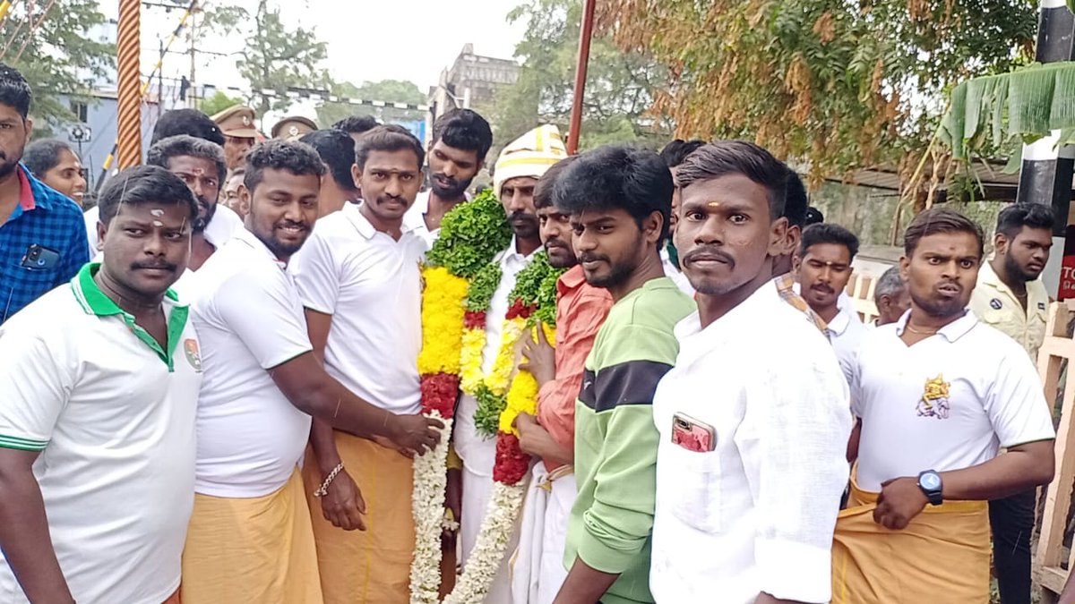 vivek19935's tweet photo. முதல் மரியாதை வாங்கும் ஊர் குடும்பர் 🐟🔥💚❤️🤙🏻
#மதுரை_தெப்பத்திருவிழா
#தேவேந்திரகுலவேளாளர் https://t.co/Ug1pgXSUwE