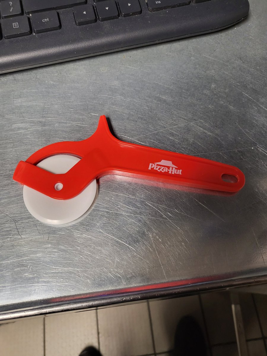 Robinson_78's tweet photo. @TheMattCardona looks like pizza wants into the replica cutter game. https://t.co/5deZGzMSCD