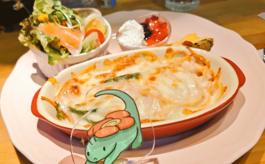「えめふらちゃんランチ 」|エメフラちゃんﾋﾟﾝｸ🌱のイラスト