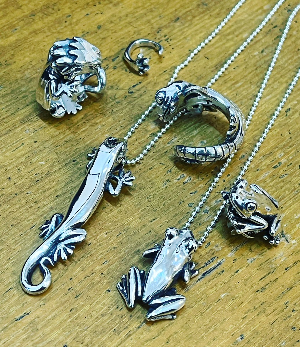 silverfrogTaBoo's tweet photo. オーダーありがとうございます🐸
#レオパべビーリング
#フトアゴヒゲトカゲリング
#アカメアマガエルペンダント
#アカメアマガエルピンバッジ
#ニホントカゲペンダント
#蛙の手イヤーカフ
#silveraccessory 
#reptiles 
#frog 
#蛙 
#家守
#蜥蜴 
#銀蛙屋 
#taboo925 https://t.co/7T09gJR9vz