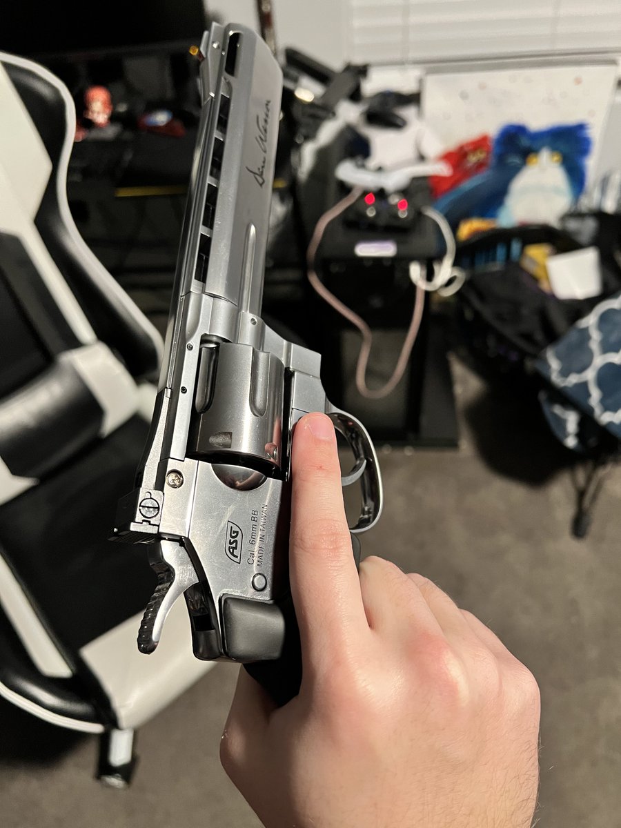 FizzAgain's tweet image. 👀 #DanWesson