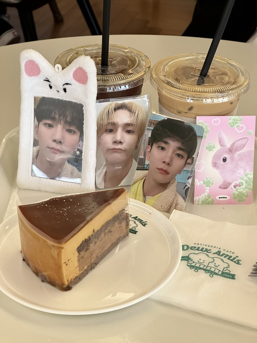 kblet_'s tweet photo. 토끼전 보고 카페☕️ https://t.co/yuGJ424hTr