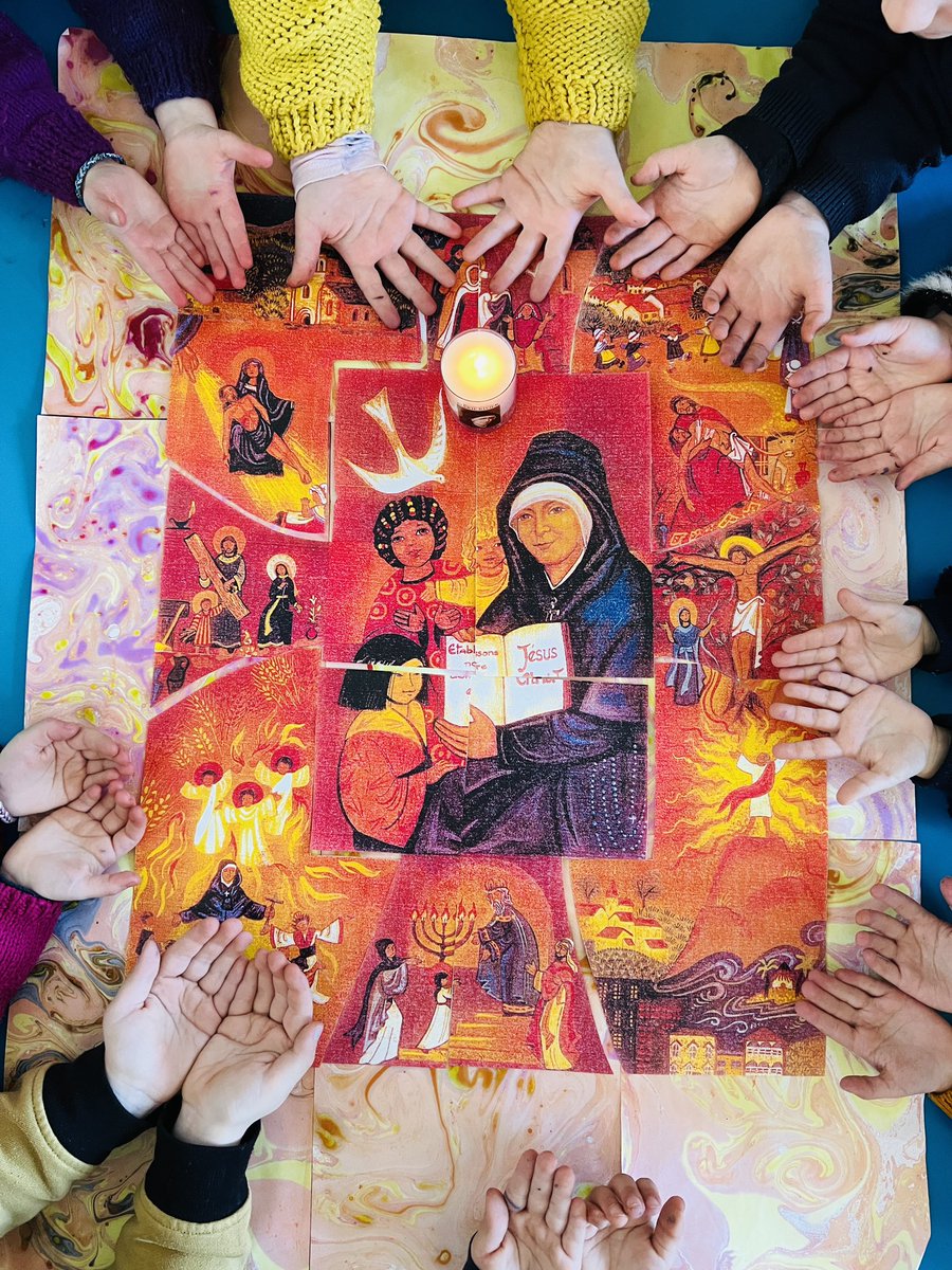 SarahPanda43's tweet photo. ✨Vendredi 3 février 2023✨ Fête de Sainte Marie Rivier 🙏 #oeuvrecollective « Un flambeau allumé en allume plusieurs autres »
#saintemarierivier https://t.co/FEF98wkLTF
