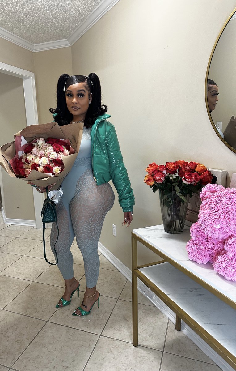 Kalibabbyy🍑 Top 0.1% OnlyFans on Twitter: "Get dressed.Aquarius outside"