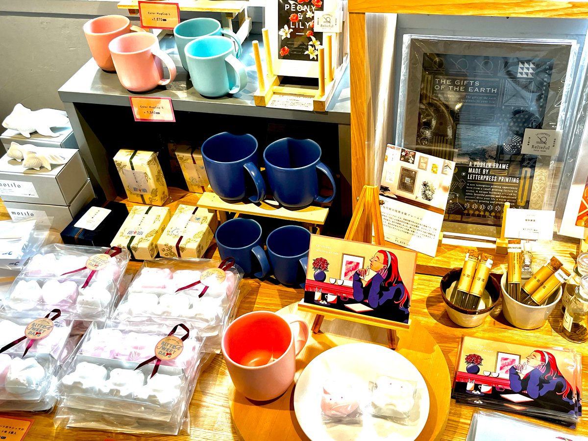cotomonomichi's tweet photo. #コトモノミチ 2月の企画展
#BitterSweetDays
はじまりました！

花紋折りのコインケース、マグカップ、コーヒー、チョコレート、マシュマロ、アロマオイルなど

自分への #ご褒美 や
#バレンタイン のギフトに
ぴったりなアイテムを多数取り揃えました♫

【開催期間】2/4 〜 2/27 https://t.co/bNGFIeWskc