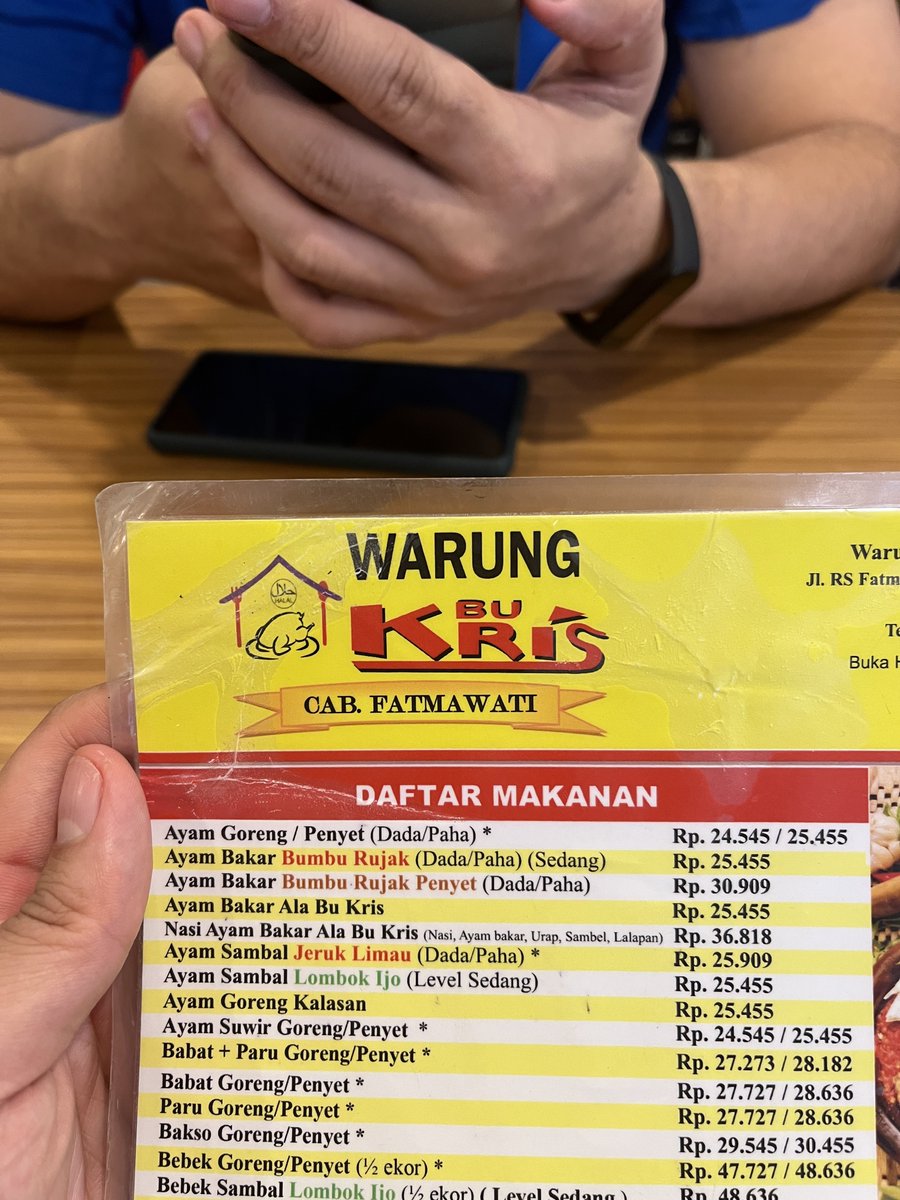 bensiagian's tweet photo. Kalian nyebutnya Warung Bu Kris atau Warung Bu Kyuris? https://t.co/KWPRZBibzU
