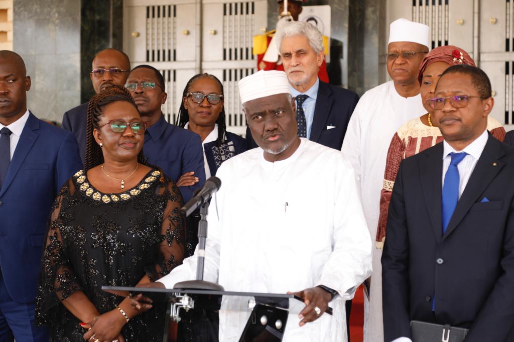 AUC_MoussaFaki's tweet photo. J'ai effectué une visite de solidarité à #Ougadougou. Je me suis entretenu avec les Autorités de la Transition.J'ai eu de riche discussions sur l'accompagnement de l'UA à la Transition et d'autres sujets. J'ai aussi rencontré les ambassadeurs africain accrédités au #BurkinaFaso https://t.co/kJ0dk4l6UI