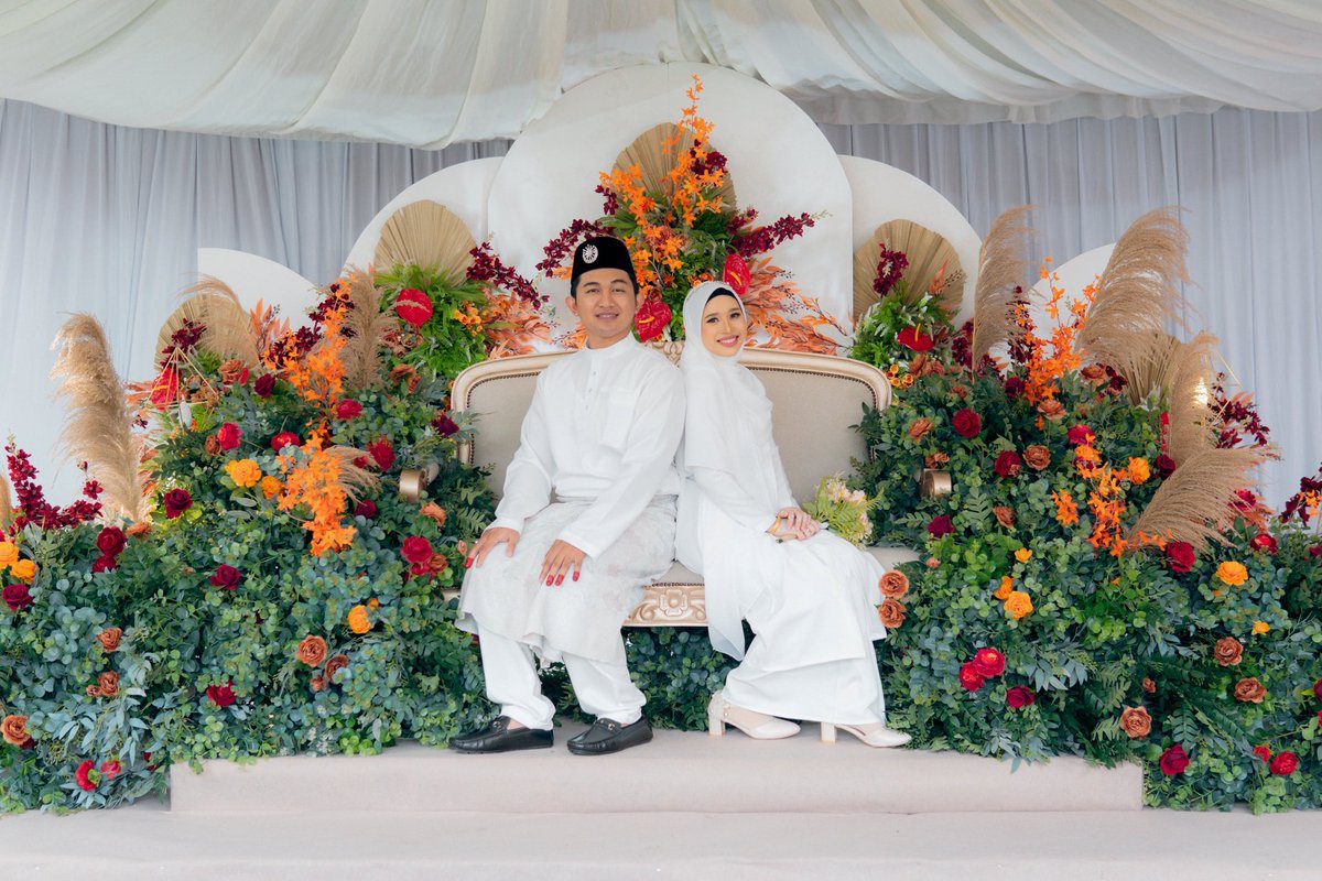 ziraruslan's tweet photo. Solemnization Azzira &amp; Azrilnaim. 💕💕💕💕
Alhamdullilah 🤵🏻👰🏻‍♀️
Jodoh yang datang disebalik pulut mangga. https://t.co/39yTXE5is5