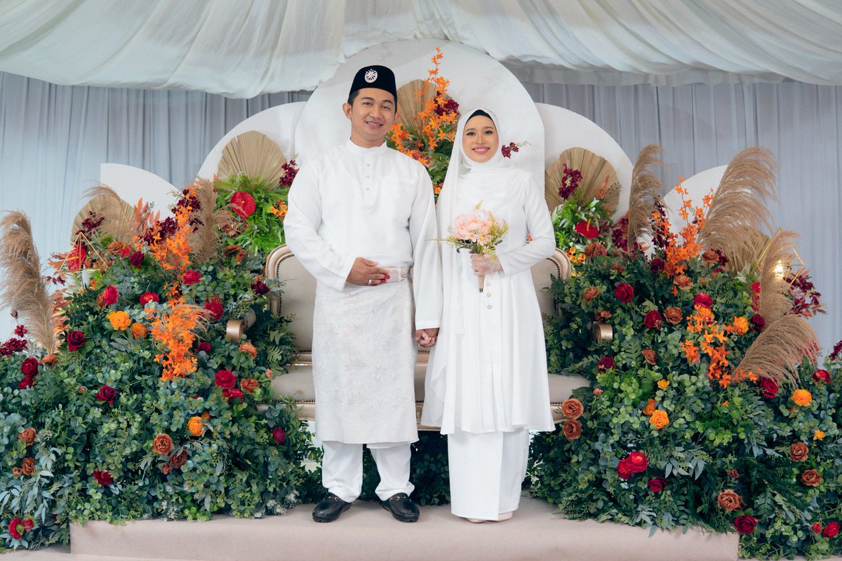 ziraruslan's tweet photo. Solemnization Azzira &amp; Azrilnaim. 💕💕💕💕
Alhamdullilah 🤵🏻👰🏻‍♀️
Jodoh yang datang disebalik pulut mangga. https://t.co/39yTXE5is5