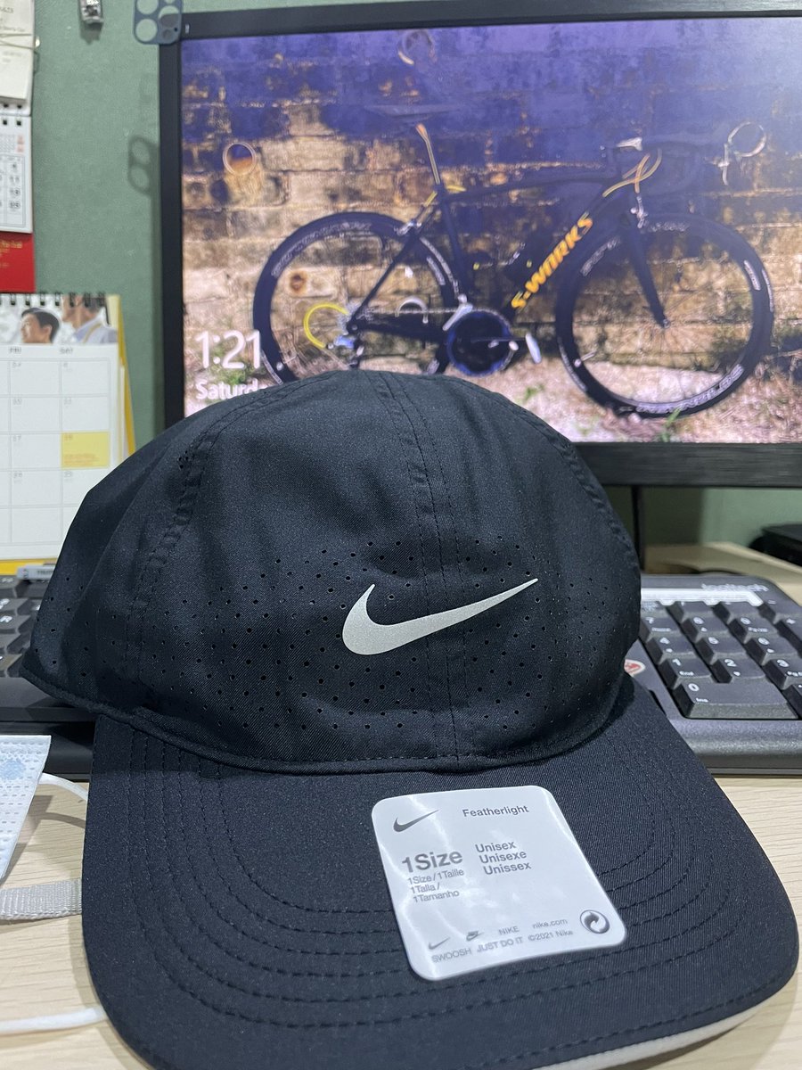 halis_daud's tweet photo. Masa ada sale je la kita beli. Murah sikit🤪 #nike #nikerunning #featherlight https://t.co/7xCikYzWW2