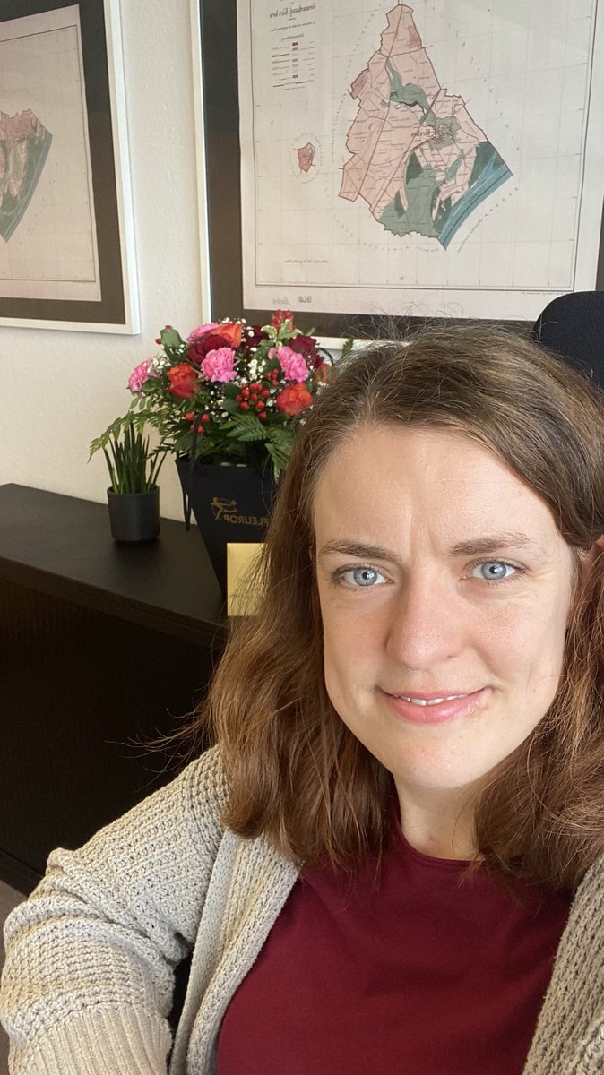 Zack da war der erste Tag als Bürgermeisterin schon vorbei 💨

Bei einem ersten Rundgang habe ich einen Teil des Rathausteams kennengelernt. Danach habe ich gemäß Gemeindeordnung der Landrätin meinen Amtsantritt mitgeteilt.
❓Habt ihr Fragen zum ersten Tag?

#EfringenKirchen