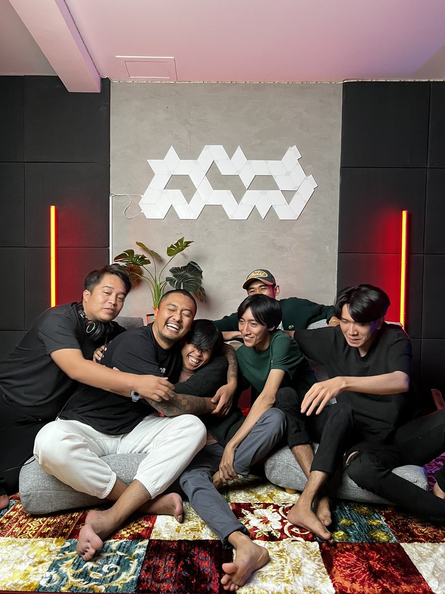 uusbiasaaja's tweet photo. Editor dan kameramen Uus Kamukita. Da real OG. Harus resign karena ngurusin klinik keluarganya. Selama ini kabur karena bukan passionnya. Terakhir dia blg “kata bang Uus kalo udh bahagia dgn apa yg kita suka, egois kalo kita ga usaha bahagiain orang lain” 🥲

Dadah Syahrul https://t.co/7hJfUELxMZ