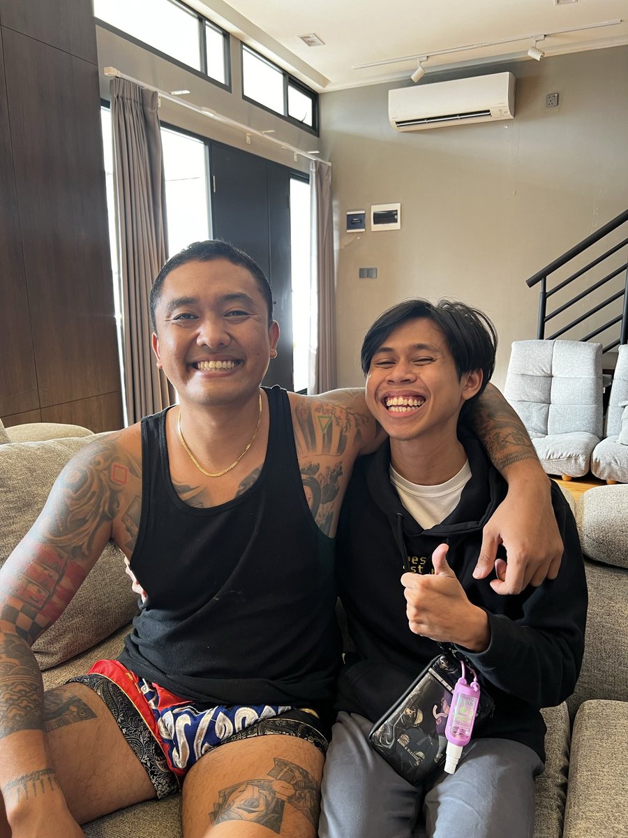 Editor dan kameramen Uus Kamukita. Da real OG. Harus resign karena ngurusin klinik keluarganya. Selama ini kabur karena bukan passionnya. Terakhir dia blg “kata bang Uus kalo udh bahagia dgn apa yg kita suka, egois kalo kita ga usaha bahagiain orang lain” 🥲

Dadah Syahrul