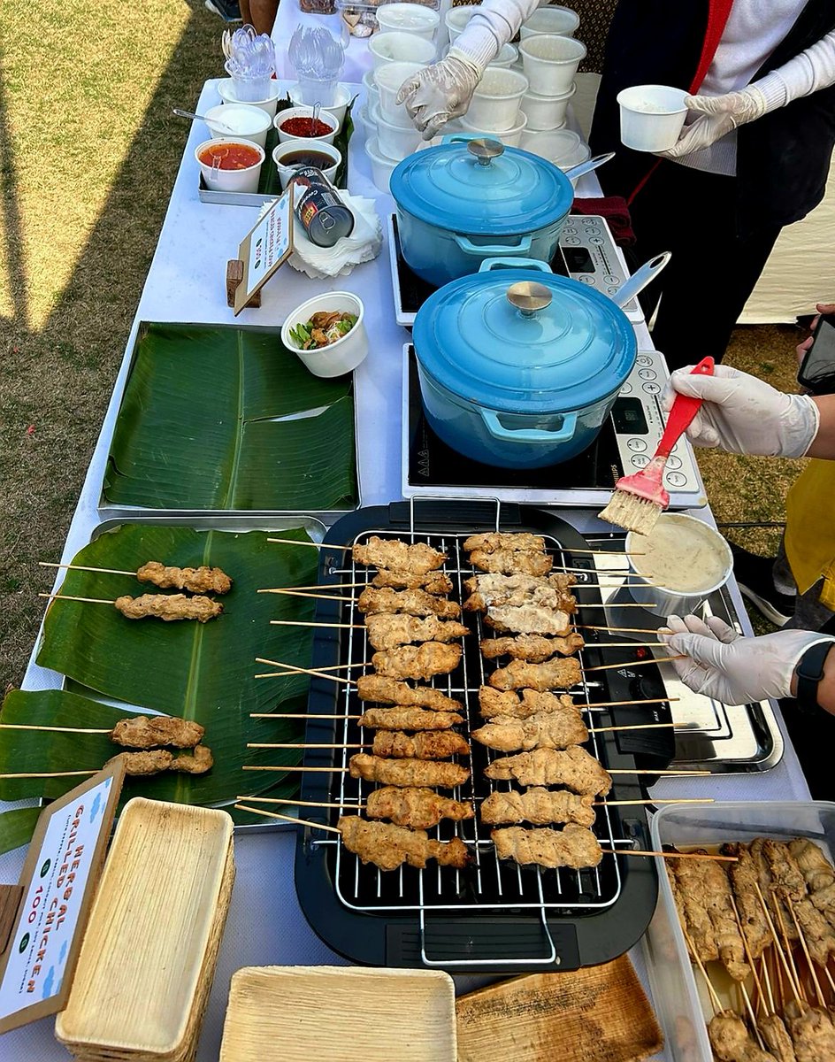 ThailandinIndia's tweet photo. Come and taste the thai flavours- Noodle braised chicken soup 🍲 & Herbal grilled chicken w/ side of cold Thai tea at the Thailand 🇹🇭stall at the International Bazaar in Sunder Nursery! 🤩 #DCWA https://t.co/OEm9doROXl