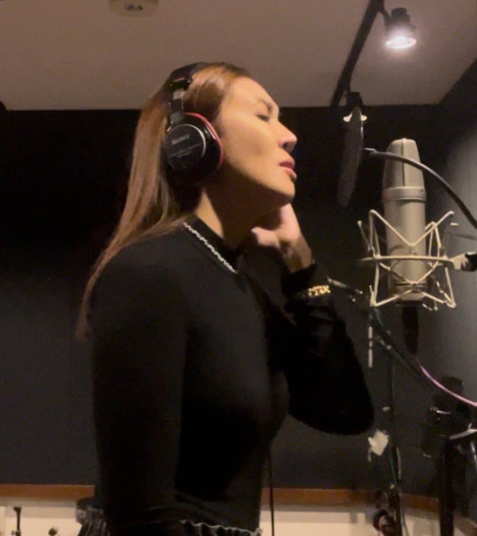 AmaliaKadis's tweet photo. Back to studio in the end of 2022. Can’t wait to share all the work! 🖤 #apluxrecords https://t.co/ABO0aEQJkM