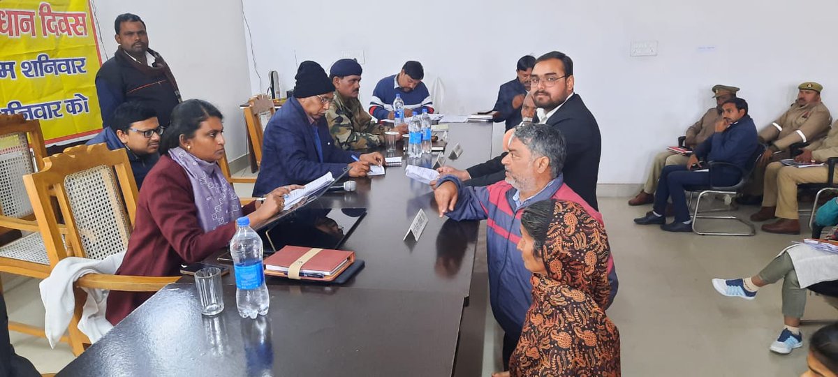 संपूर्ण समाधान दिवस के अवसर पर तहसील करनैलगंज में जनसमस्याओं की सुनवाई। <a href="/dmgonda2/">DM / DEO Gonda</a> <a href="/UPGovt/">Government of UP</a> <a href="/CMOfficeUP/">CM Office, GoUP</a> <a href="/ChiefSecyUP/">S.P. Goyal, Chief Secretary, GoUP</a>