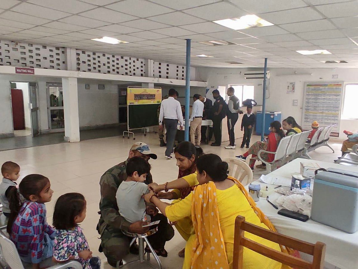 easterncomd's tweet image. #IndianArmy
More than 2000 children vaccinated under the Mass #Measles Rubella Vaccination Campaign #MRVC organised by #BrahmastraHealers  in coordination with Block Primary Health Centre, #Pursha over three days at #Panagarh Military Station.
@adgpi
@SpokespersonMoD