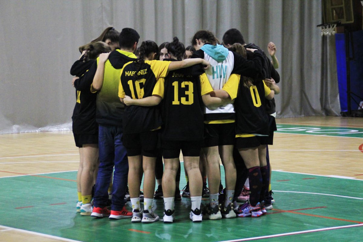 Ante las adversidades: SACRIFICIO
Ante las dificultades: COMPROMISO
Ante los obstáculos: UNIÓN
Sea como sea, pero siempre juntas... #PATOPE 🖤💛🦆🦆