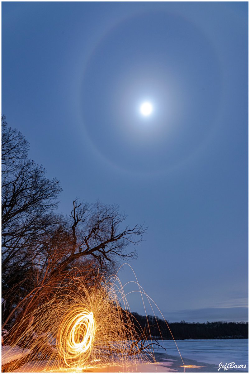 Tonight's Luna Halo is 🔥
February 4, 2023
Delton, Michigan
#LunarHalo #Moon #Delton #Michigan #SteelWoolPhotography #Ice #Winter #Fire