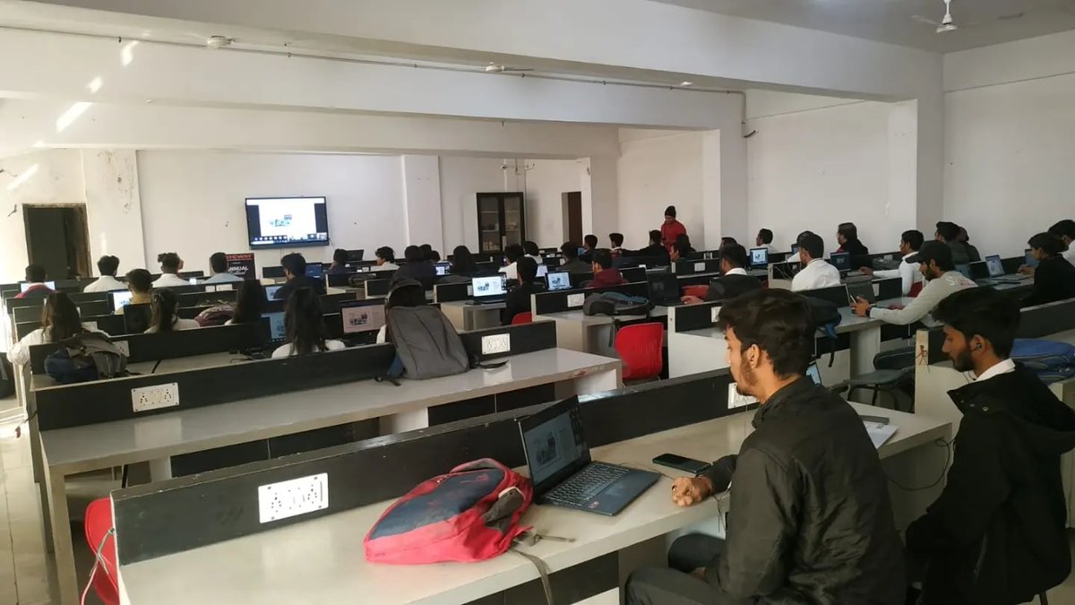 GatewayIn's tweet photo. The T&P dept. of GIET has organized a virtual placement drive with Emicon Global(Mohali) on 2nd Feb. for https://t.co/3sjw0aBH1s & BCA final year students for the Software Engineer/Oracle Cloud Consultant post.
#gatewayeducation #virtualplacement #placementdrive #preliminary https://t.co/GtG1OqiLNl