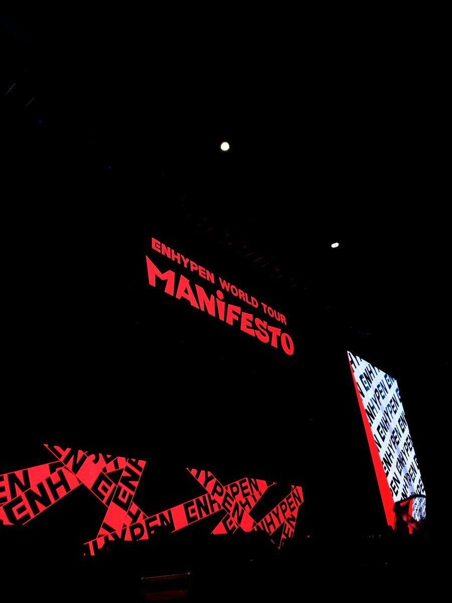 heechromatic's tweet photo. Currently, inside MOA Arena. Can't wait to see my seven. 😭

#MANIFESTO_IN_MANILA https://t.co/RwtRhNM93B