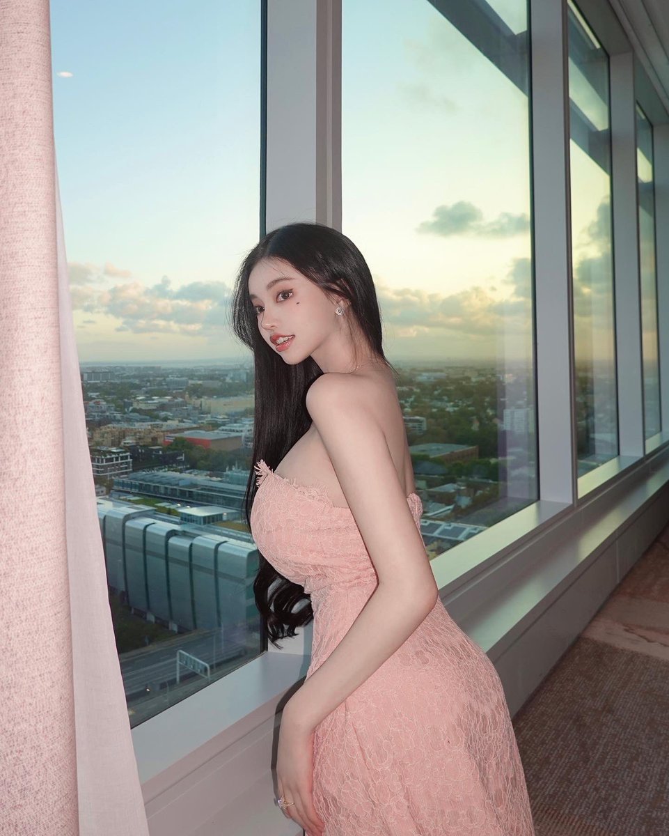 lovelynnisland's tweet photo. 🌸🌸🌸✨🍰
Before the sun goes down https://t.co/LFZYQzcupr