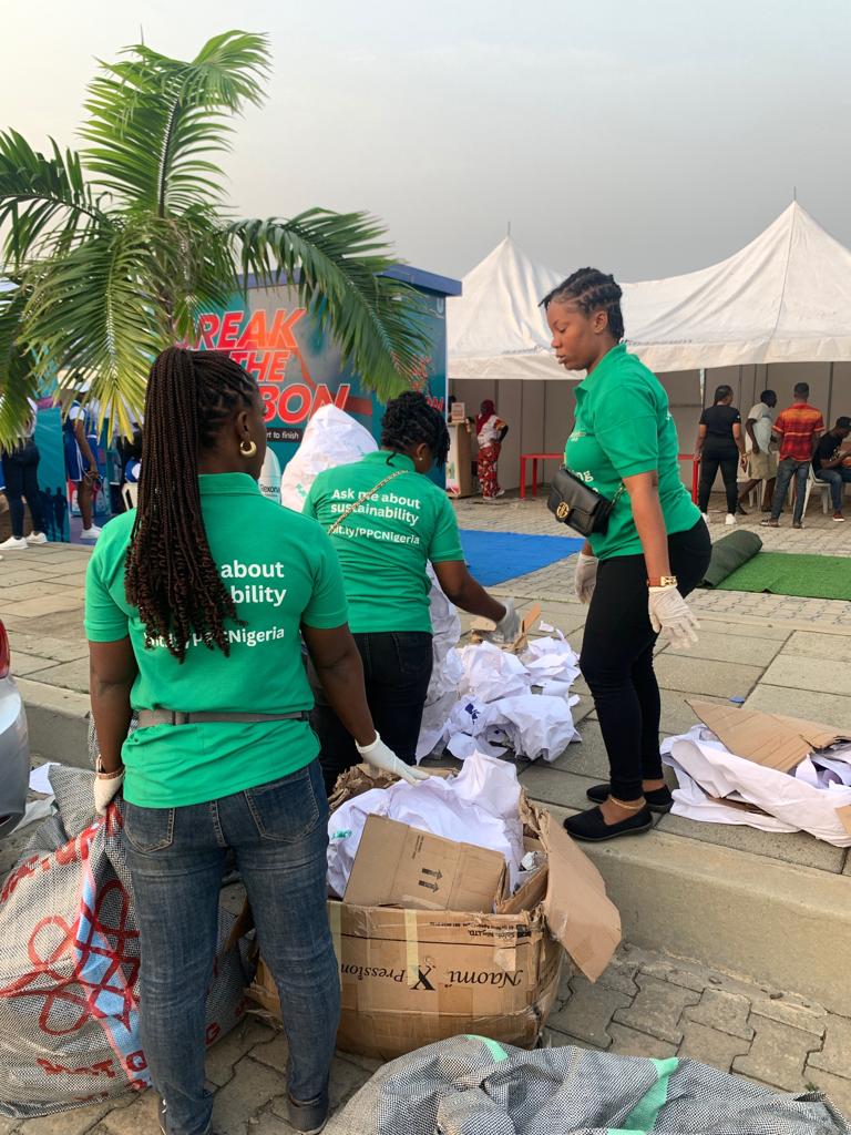 NGParallelPoint's tweet photo. When you look at the bigger picture, recycling is the right thing to do.
We are here at the access bank marathon to recycle β»οΈ
#savetheplanet #accessmarathon #parallelpoint #recycle #AccessBank https://t.co/Dk9UKjU6aL