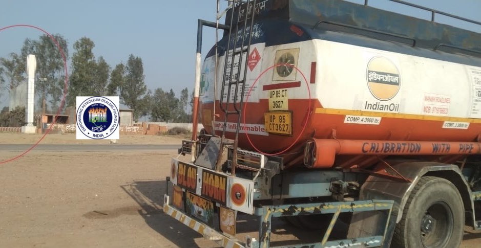 ashwaniattrish's tweet photo. 217
@ChairmanIOCL When you create Monsters of Criminals this happens - The Nefarious Criminal, in complete disregard of the Law and in absolute Connivance of In-Charge @IndianOilcl Mathura Terminal not only refuses to abide by the Directions but challenges the Authority as seen… https://t.co/RuHdr4XhaG