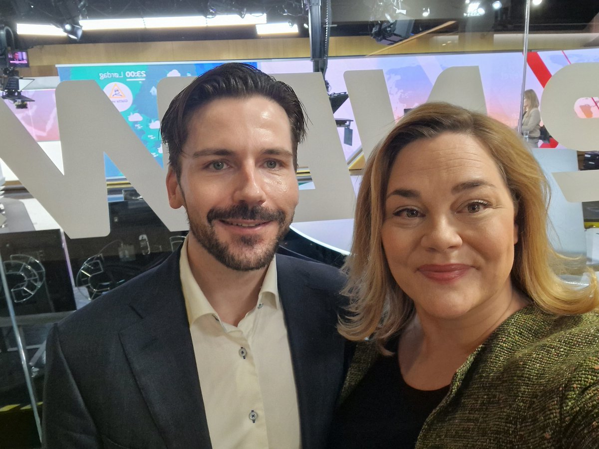 Brud på tilhold er mere end fordoblet de seneste 5 år: fra 2976 i 2017 til 7296 i 2022. Når tilhold brydes i partnervoldssager, bør det rejse røde flag hos politiet - det skylder vi de voldsudsatte! Pva <a href="/LOKK_dk/">LOKK - Landsorganisationen af Kvindekrisecentre</a> i TV2 Nyhederne #sammenmodvold - med gode  <a href="/JesperR_S/">Jesper Rønn-Simonsen</a> #dksocial