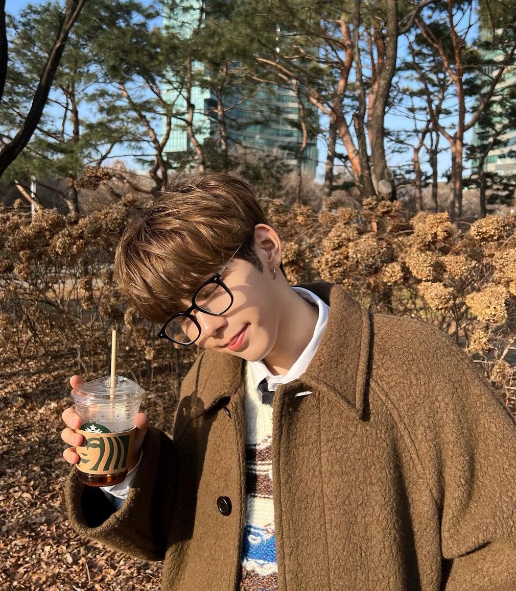 STRGALLERY's tweet photo. [230204] #_shotaroo_ instagram post update!

“🌬🍂🌱”

#SHOTARO #쇼타로 #ショウタロウ #NCT https://t.co/D1y9lA51I4