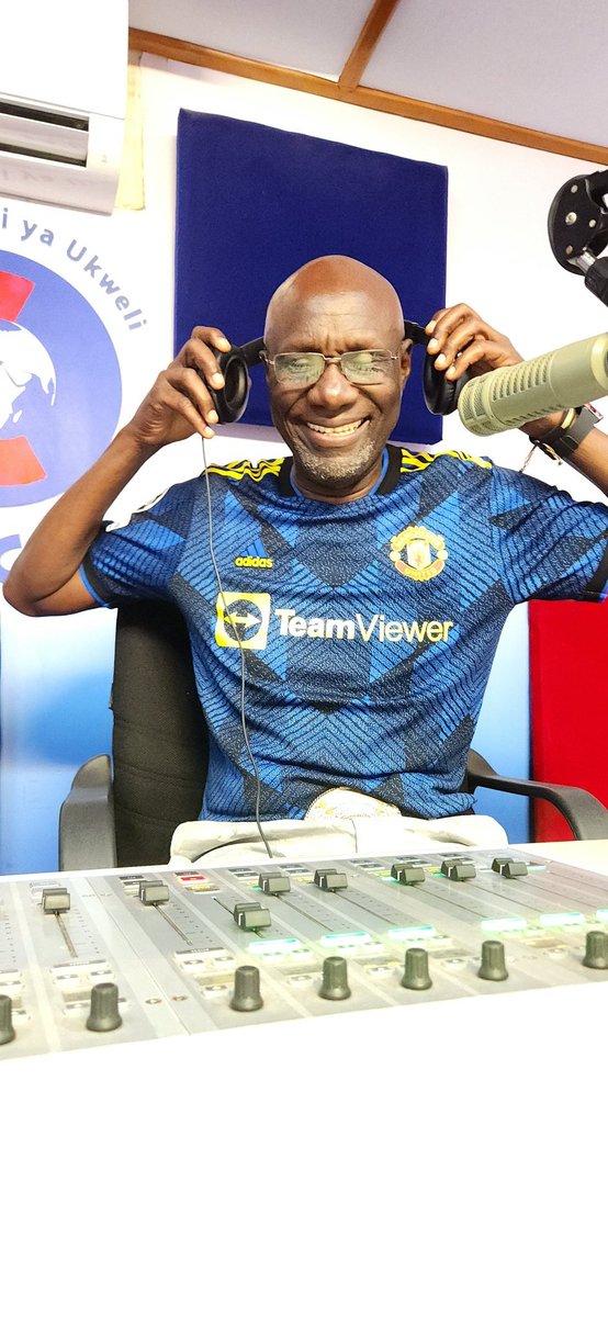 Ndio mwanzo mkoko unaalika maua ndani ya show bab'kubwa #RogaRoga na the blackest man in black Africa <a href="/fredomachoka/">Fred Obachi Machoka OGW</a>. Upo?

#RogaRoga <a href="/GeorginaNjogu/">Gina 🇰🇪</a> 

#RadioNumberOne